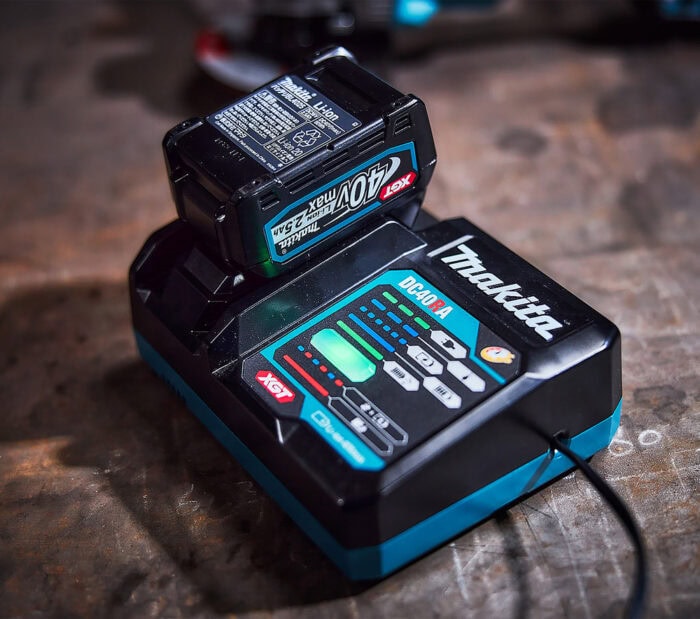Makita Schnellladegerät 40V DC40RA 191E07-8 – Bild 2