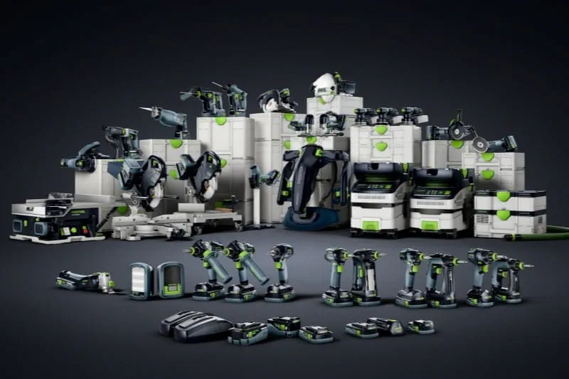 Festool Akku-Werkzeug Festool Akku-Werkzeug auf einem Arbeitsbereich, mit robustem Design und ergonomischer Form, ideal für professionelle Anwendungen.