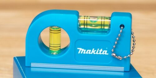 Makita Mini-Wasserwaage mit Magnet und Gürtelclip als Schlüsselanhänger