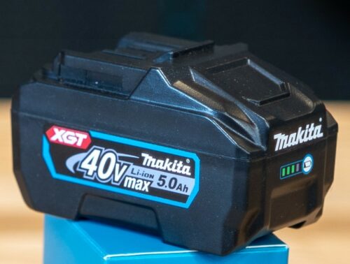 Makita Flaschenöffner in Form eines Akkus