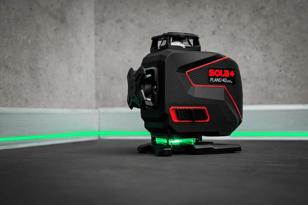 SOLA PLANO 4D GREEN Linienlaser am Boden
