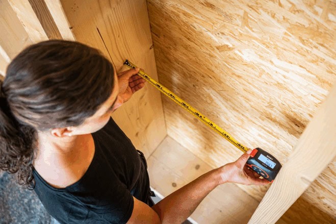 SOLA Rollbandmaß mit METEC Laser in Aktion