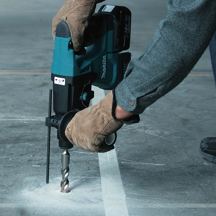 Makita DHR243 Akku-Kombihammer, 18V, SDS-PLUS, bürstenloser Motor, 2,0 Joule Schlagenergie, geeignet für Bohren, Hammerbohren und Meißeln, mit Schnellwechselfutter.